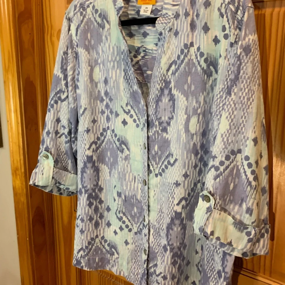 Ruby Rd. Blue and White Patterned Blouse - Picture 6 of 7